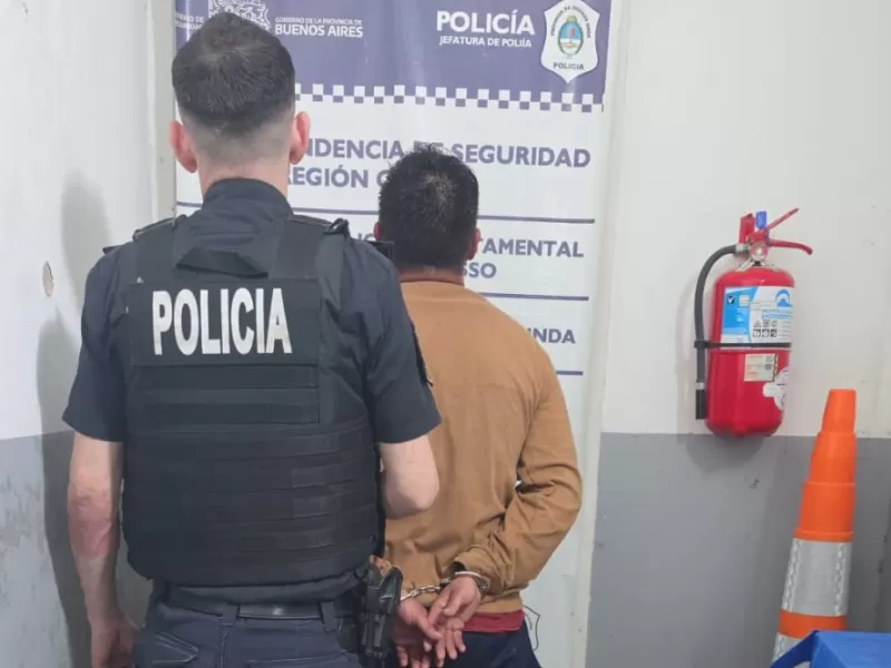 Un hombre irrumpi&oacute; en una vivienda de Berisso alegando que lo persegu&iacute;an y qued&oacute; aprehendido