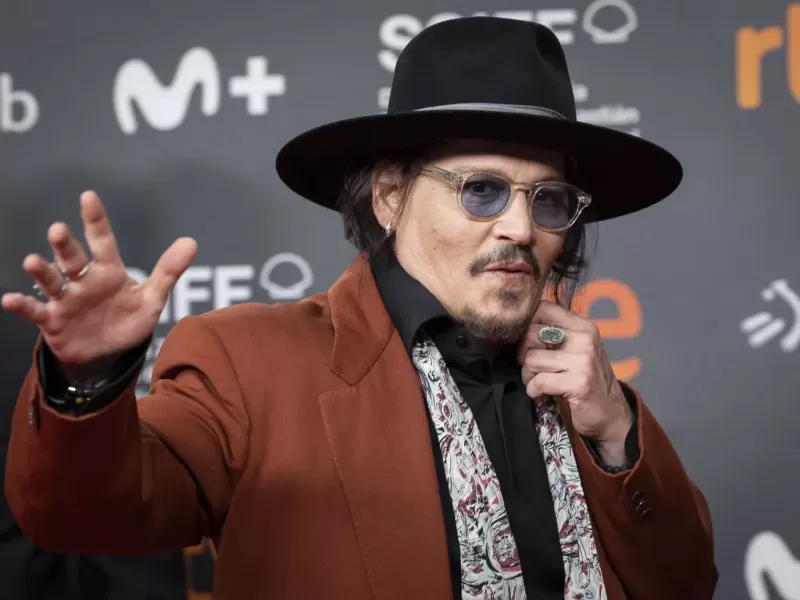 Johnny Depp llega a La Plata: saludará desde el balcón municipal y participará de una jornada cultural única