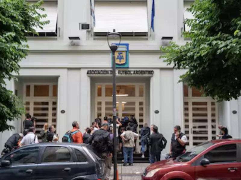 Allanan la sede de la AFA y 17 clubes por vínculos con una financiera ligada a “Chiqui” Tapia