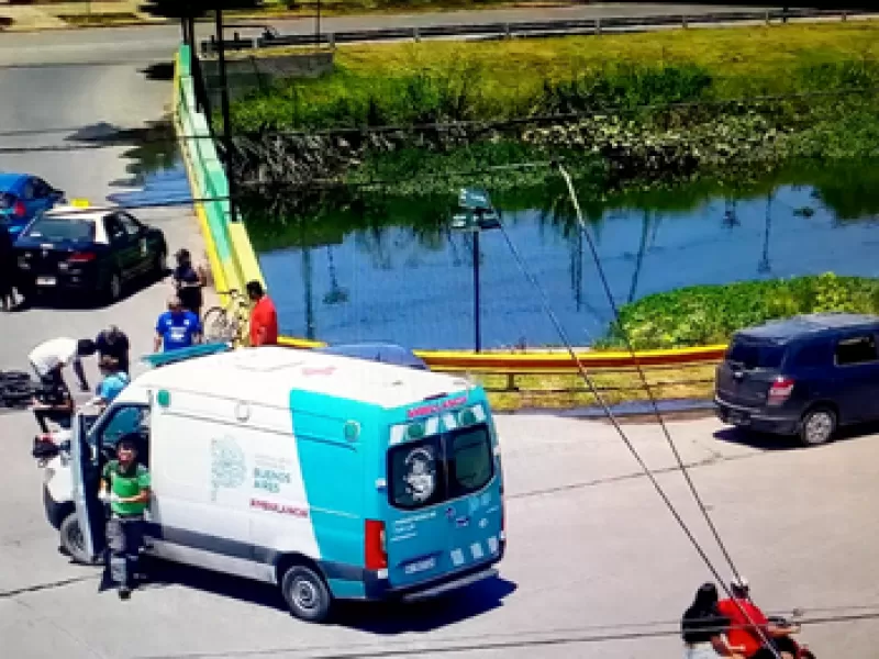 Grave choque en Ensenada: un motociclista de 22 a&ntilde;os permanece en estado cr&iacute;tico