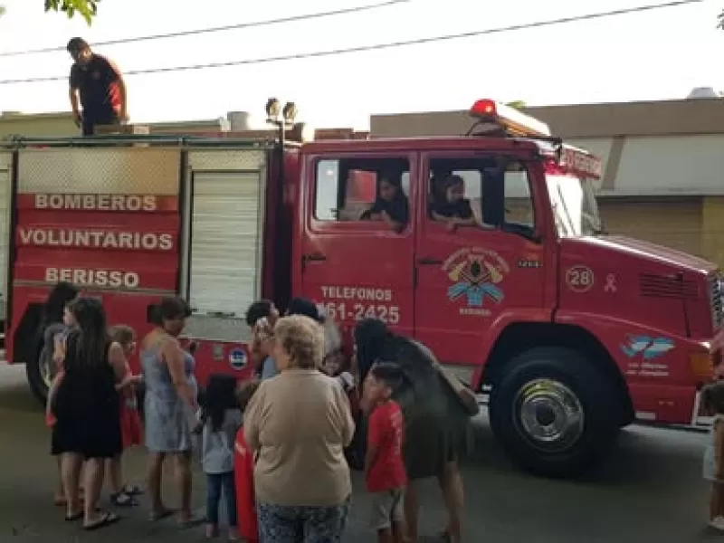 Cómo será el recorrido de Papá Noel con los Bomberos