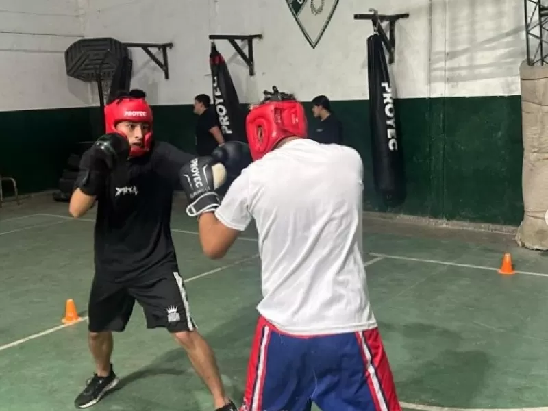 Clases gratuitas de la Escuela Municipal de Boxeo en Berisso