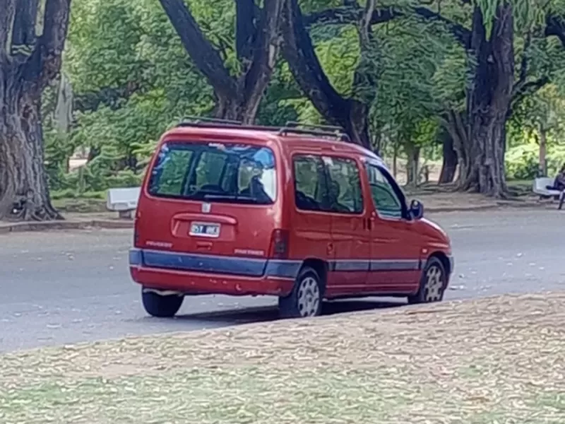 Alerta en el Bosque de La Plata por un hombre denunciado por actos obscenos