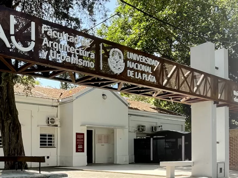 Conmoci&oacute;n en la UNLP: hallaron un beb&eacute; sin vida en la Facultad de Arquitectura