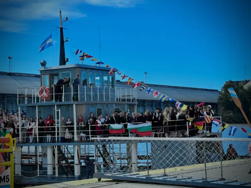 El Desembarco Simb&oacute;lico volvi&oacute; a emocionar a Berisso en una nueva edici&oacute;n de la Fiesta Provincial del Inmigrante