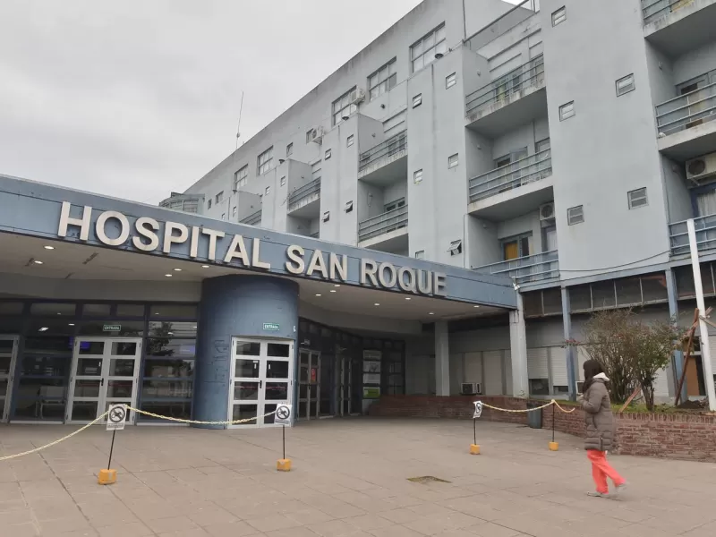 Investigan en La Plata un presunto caso de ingesta forzada de alcohol: un joven permanece en terapia intensiva