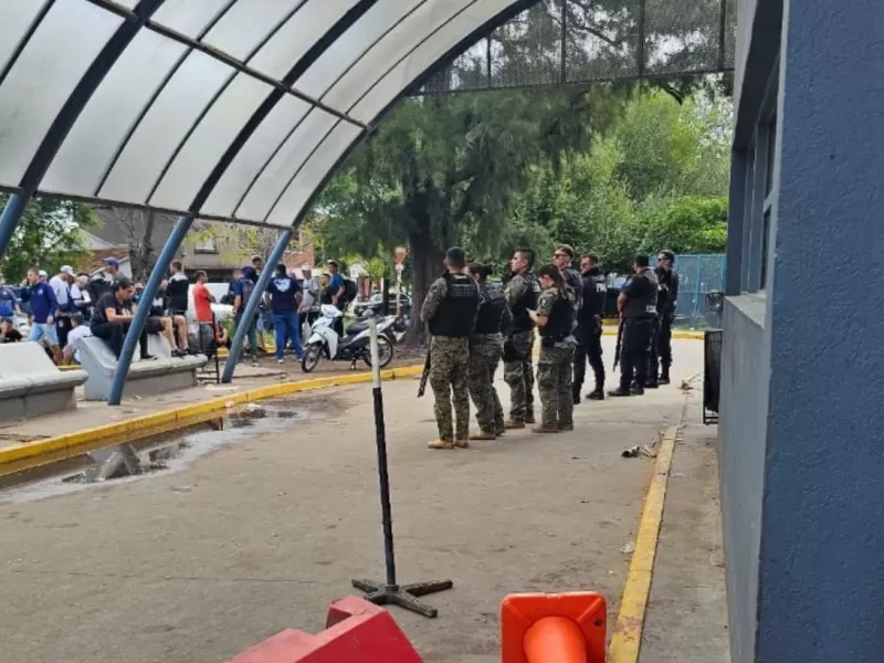 Terror en el hospital de Gonnet por violento enfrentamiento