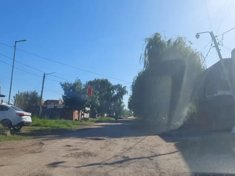 Preocupación en Villa Progreso por postes de luz en mal estado