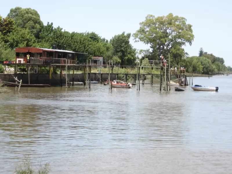 Tragedia en Isla Paulino: un joven muri&oacute; tras arrojarse al r&iacute;o en un sector no habilitado