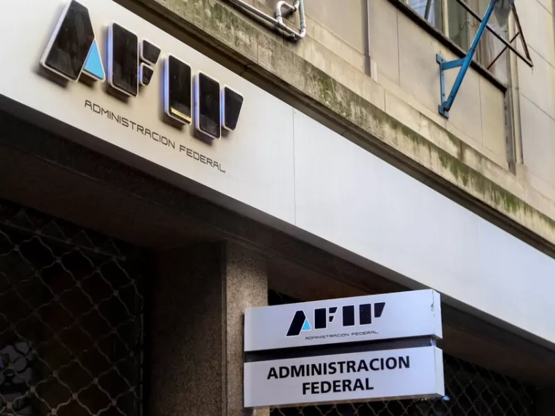 El gobierno decidió disolver la AFIP y reubicó a tres mil empleados públicos