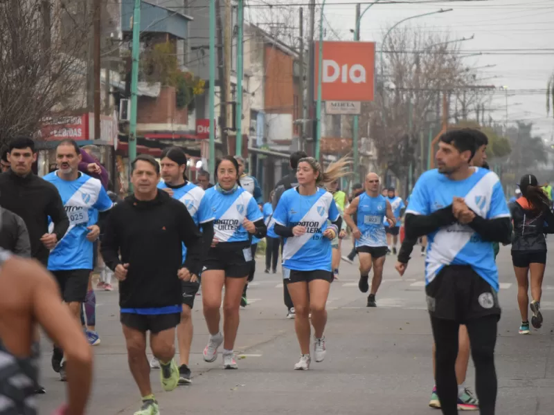 Más de 300 personas corrieron la Maratón Villera por los 100 años VSC