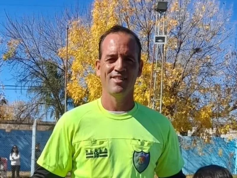 Violencia en el fútbol infantil: un DT agredió a trompadas a un árbitro en La Plata