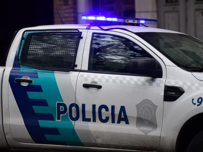 Un hombre asesinó a puñaladas a su hija de 5 años e intentó quitarse la vida