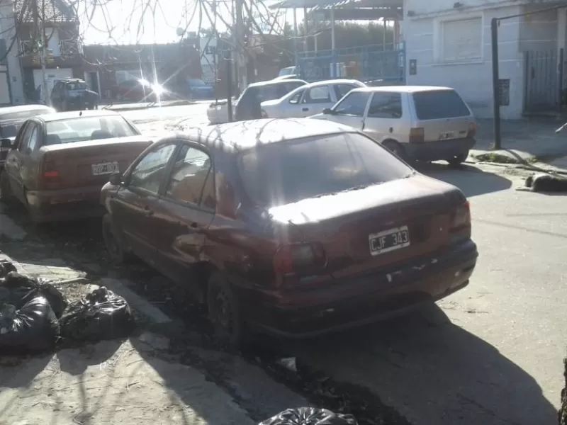 La Municipalidad avanza con el retiro de autos abandonados en la vía pública