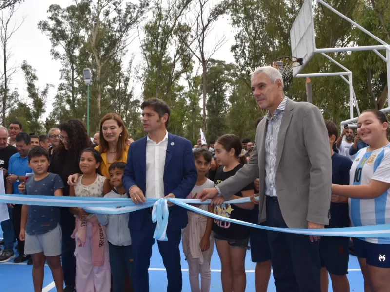 Kicillof inaugur&oacute; un play&oacute;n deportivo y una nueva sede de la Comisar&iacute;a de la Mujer en Berisso