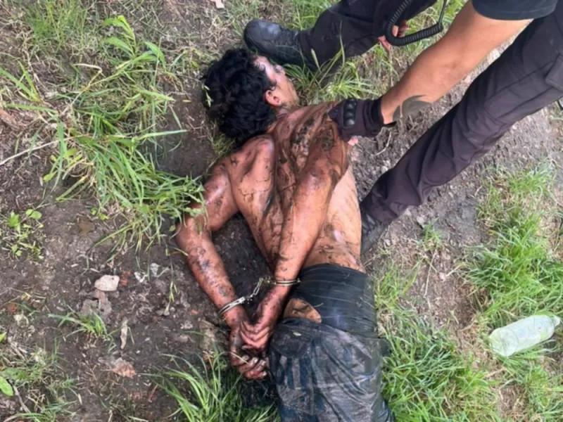 Un joven atacó a su madre, incendió un colchón y terminó detenido tras una intensa persecución