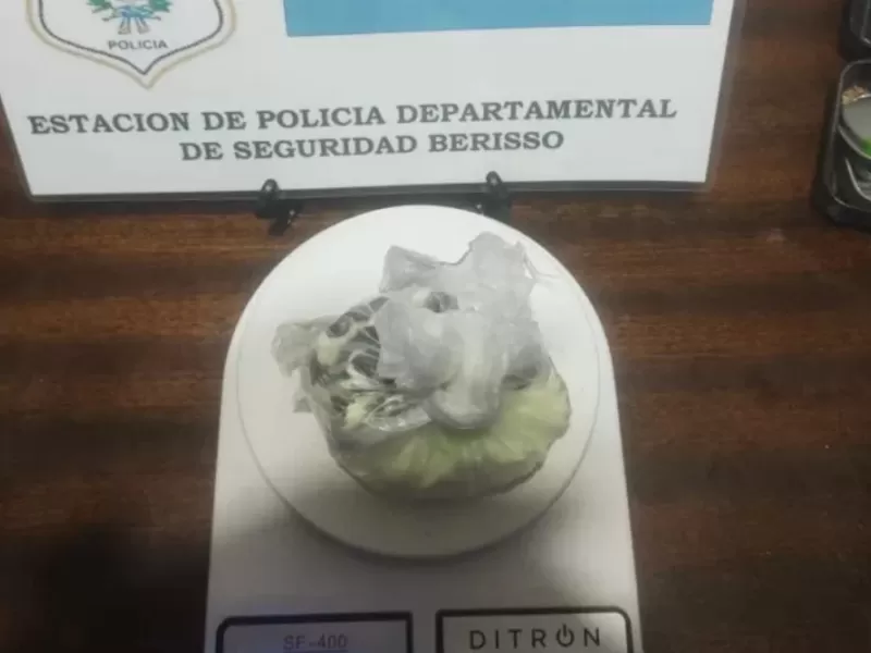 Detuvieron a tres personas con m&aacute;s de 100 gramos de coca&iacute;na tras un control policial en Berisso
