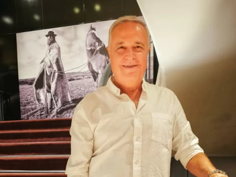 Gabriel Moss estren&oacute; la canci&oacute;n rom&aacute;ntica &ldquo;Si t&uacute; me quieres amar&rdquo; el 14 de febrero