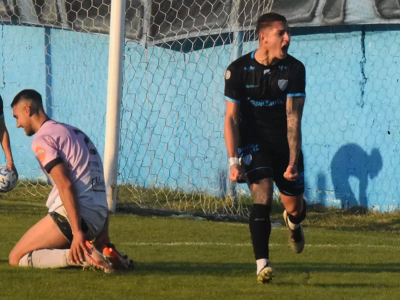 El Cele lo igualó sobre el final y sigue en la cima junto a Flandria