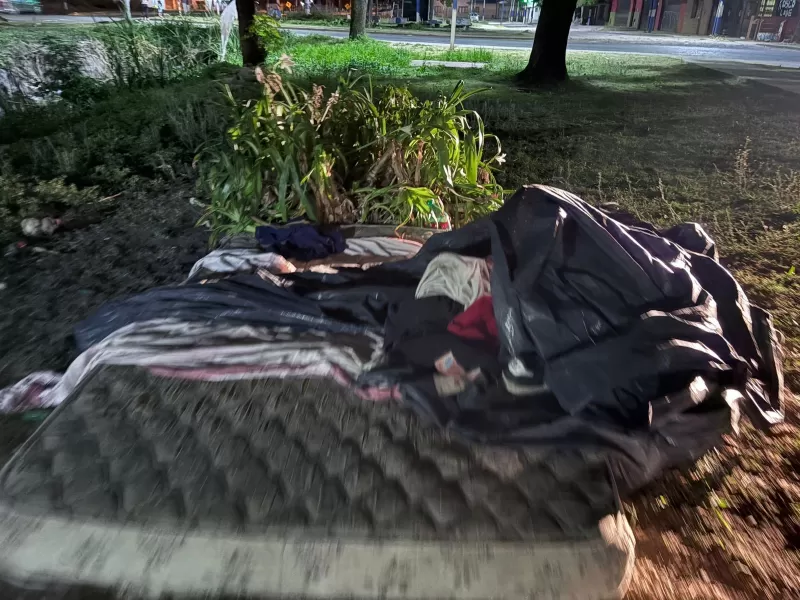 Preocupación vecinal por una familia en situación de calle y consumo en Ruta 11 y 96