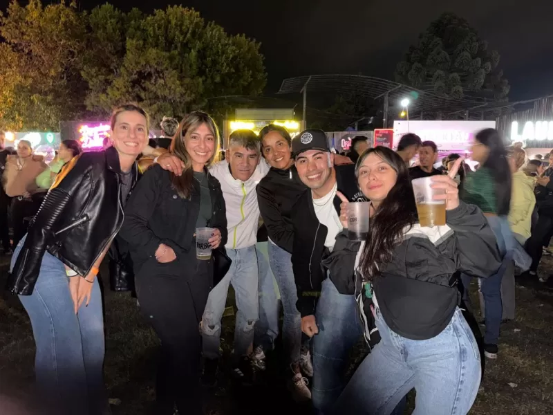 Miles de visitantes disfrutaron de la Fiesta de la Birra en el Parque Cívico de Berisso