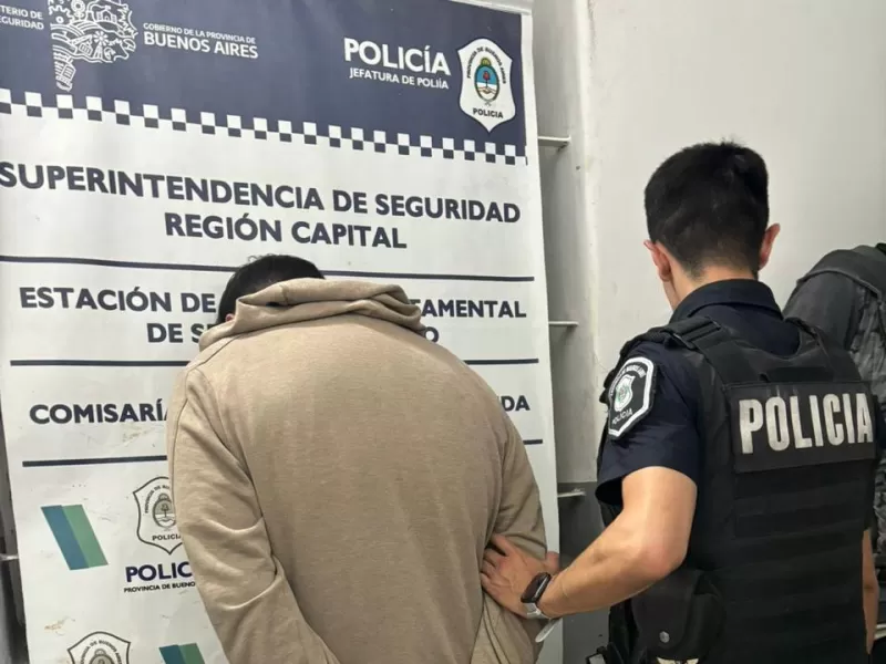 Se negaron a ser identificados y golpearon a personal policial
