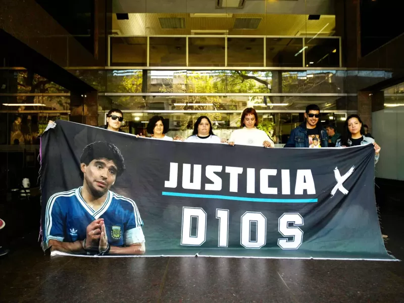 Comenz&oacute; un nuevo juicio por la muerte de Diego Maradona tras la nulidad del anterior