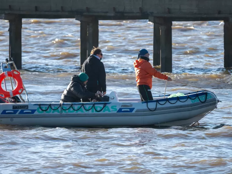 Fuerte pol&eacute;mica en el R&iacute;o de la Plata: denuncian inacci&oacute;n de Prefectura tras el avistamiento de un cuerpo flotando