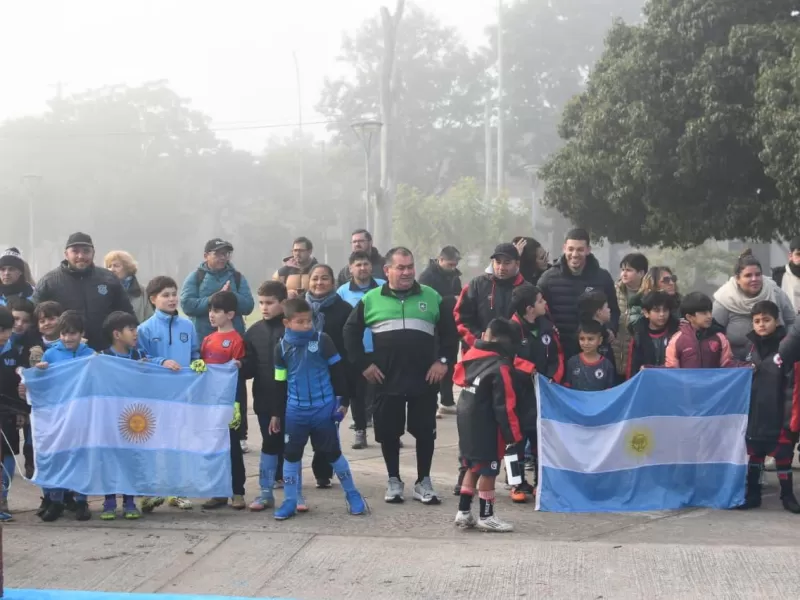 El Club Universitario de Berisso celebr&oacute; su 42&deg; aniversario con actividades en la Plaza Mosconi