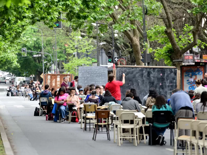 La UNLP analiza el impacto de la suspensión de la Ley de Financiamiento Universitario y mantiene cautela