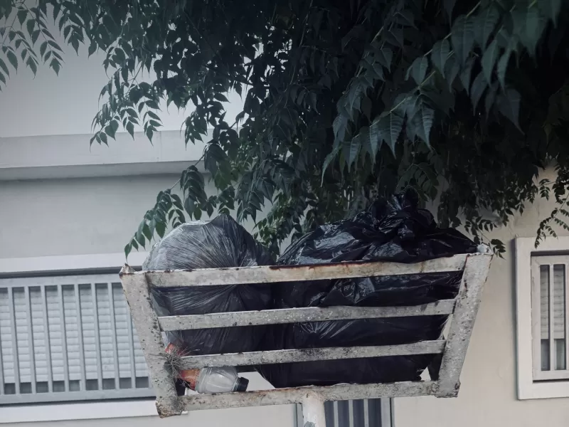 &iquest;Qu&eacute; pasa con la recolecci&oacute;n? Crece el malestar vecinal por la basura acumulada