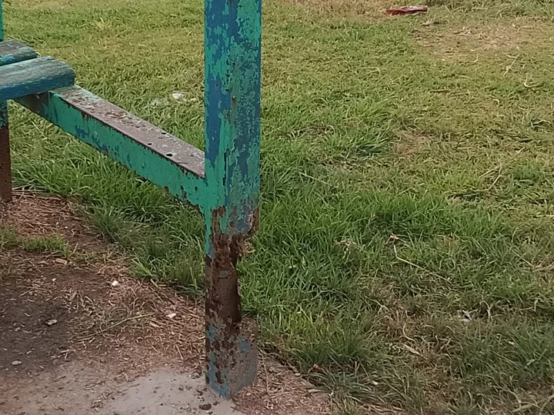 Malestar en Altos Los Talas por el deterioro de las paradas de colectivos