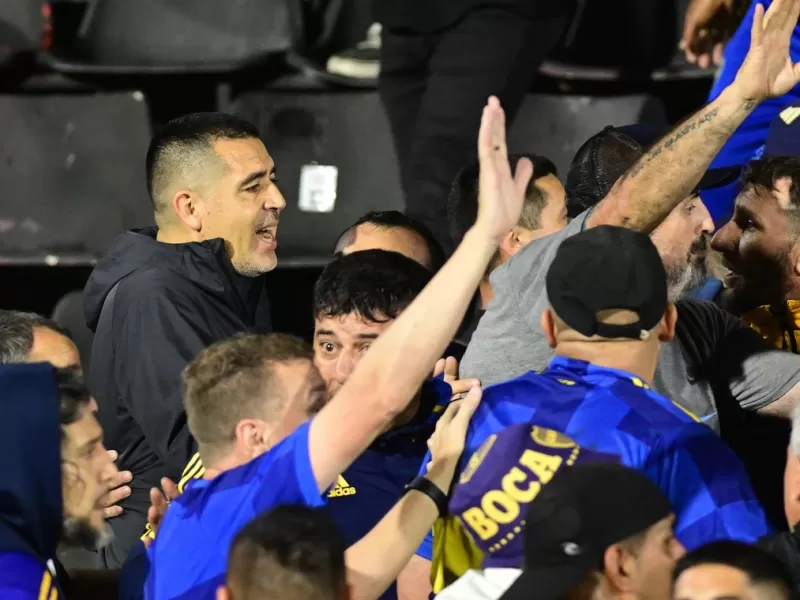 Incidentes en el partido de Gimnasia y Boca: Riquelme tuvo que frenar a La 12