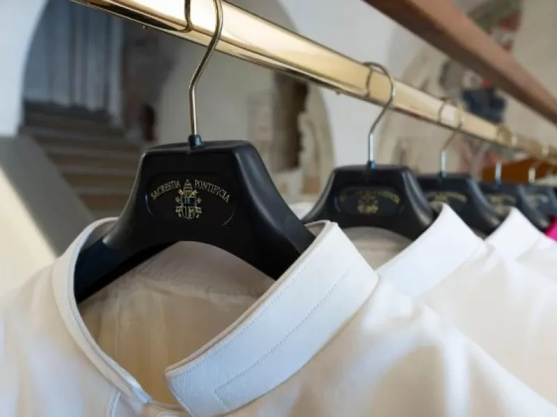 Todo listo en la Capilla Sixtina: el Vaticano se prepara para el inicio del Cónclave