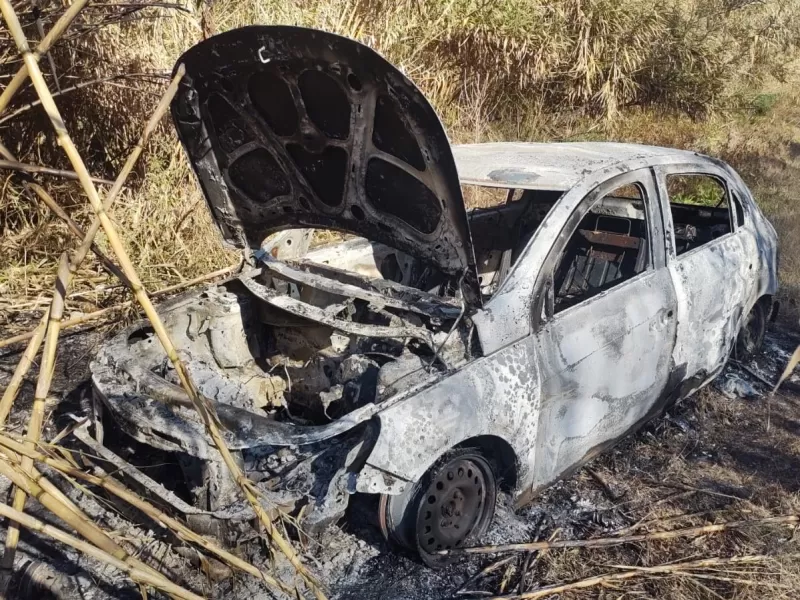 Denunció robo de auto y la policía lo encontró a las horas incinerado