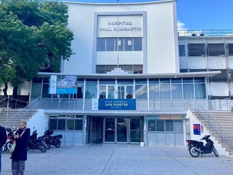 Tragedia en Berisso: un hombre de 85 años murió tras herir a su esposa y dispararse