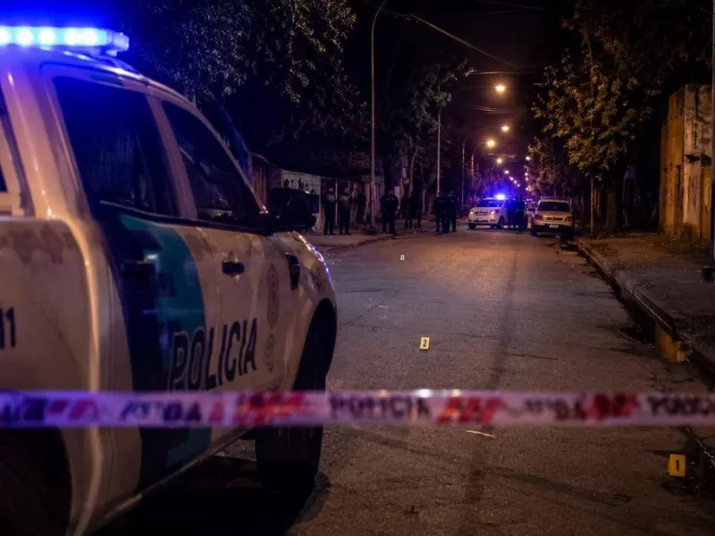 Tensi&oacute;n y disparos en Berisso: una discusi&oacute;n vecinal termin&oacute; con una persecuci&oacute;n armada en El Carmen