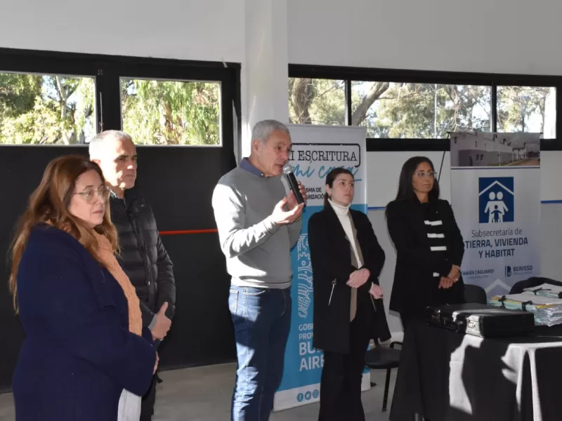 Cuarenta y cuatro familias berissenses firmaron las escrituras de sus hogares