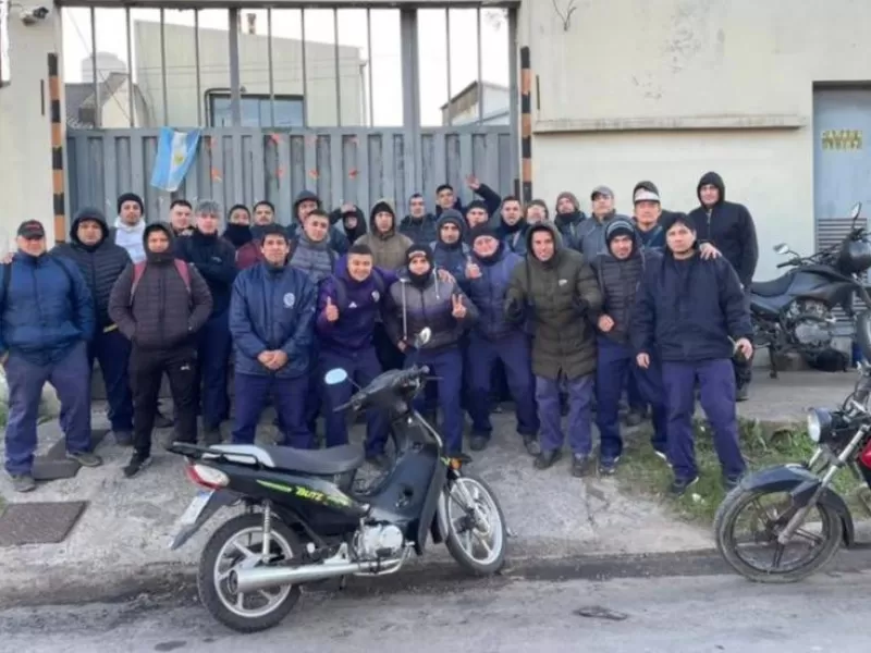 La lucha que no frenó: familiares y obreros de Acerías Berisso marcharon a La Plata para exigir respuestas