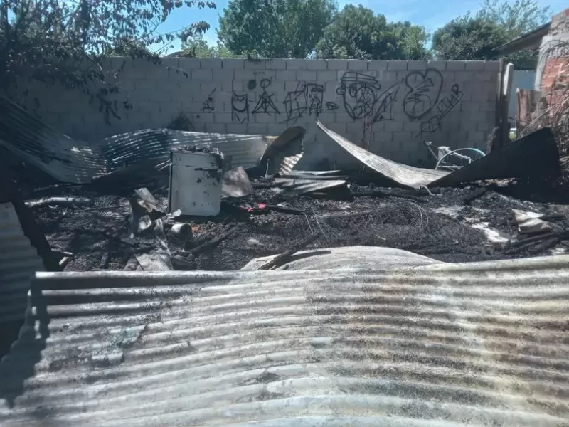 Una vivienda se incendió y quedó destruida en La Plata: piden donaciones