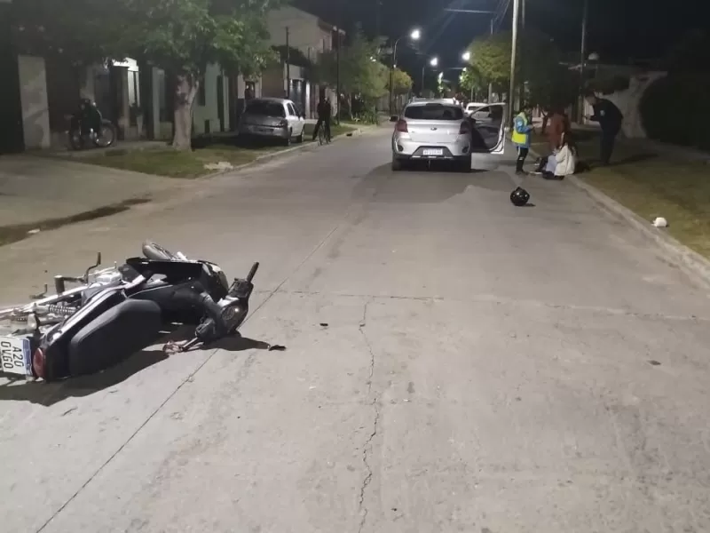 Siniestro vial entre auto y moto en 15 y 161