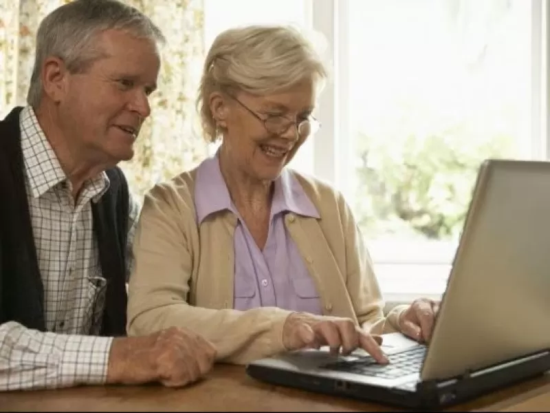 Alertan en la regi&oacute;n por estafas virtuales a jubilados mediante la promesa falsa de computadoras gratuitas