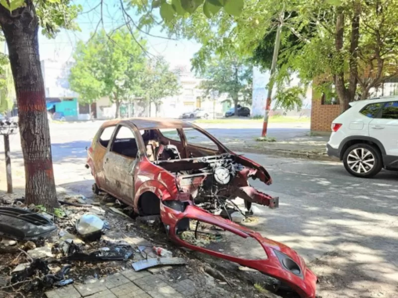 Preocupación en La Plata por una gran cantidad de autos quemados