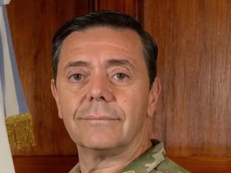 Un militar estará al frente del Ministerio de Defensa por primera vez desde el retorno democrático