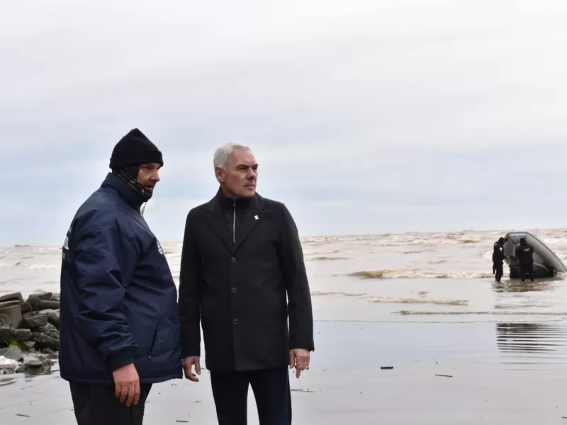 Continúa el operativo de búsqueda de los pescadores desaparecidos en el Río de la Plata