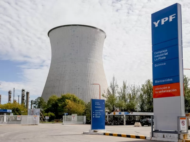 Incidente en la Refinería de YPF: se registró un principio de incendio pero ya fue controlado
