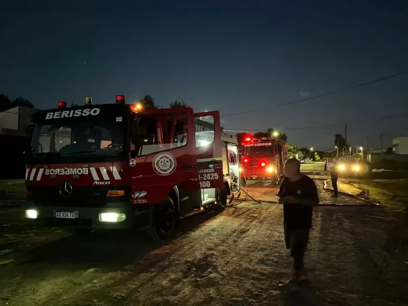 Bomberos de Berisso colaboraron en un incendio de gran magnitud en La Plata