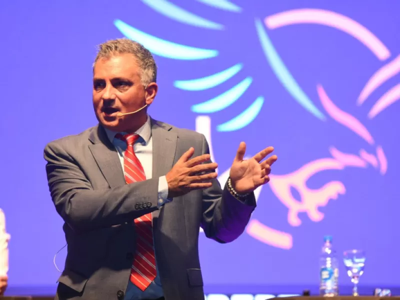 Sebastián Pareja en La Plata: “Vamos a pintar la Provincia de violeta”