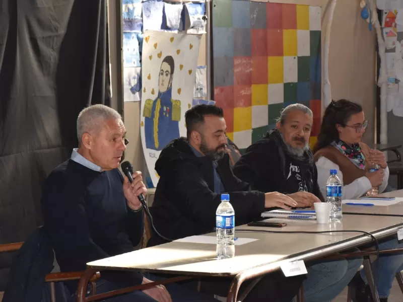 Debate estudiantil en El Carmen: jóvenes organizaron un encuentro con candidatos en la Secundaria N°4