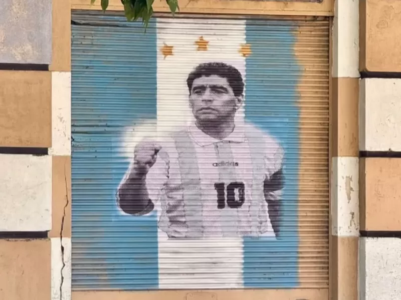 Berisso inaugura un homenaje art&iacute;stico permanente a Diego Maradona en la calle Nueva York